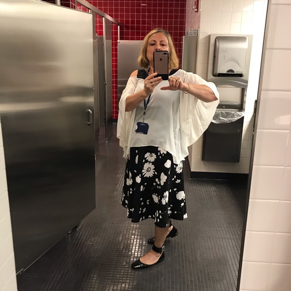 Meet your Posher, Cristina - Picture 3 of 7